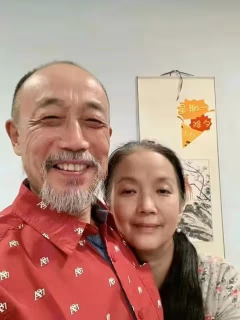 張豐毅妻子像林青霞楊紫瓊,老了還風姿卓越,呂麗萍卻像農家奶奶