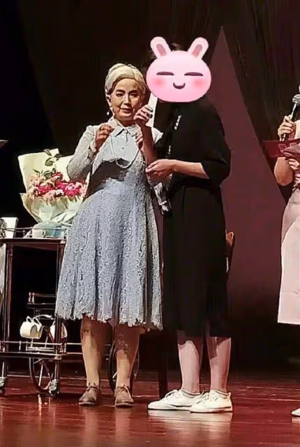 張豐毅妻子像林青霞楊紫瓊,老了還風姿卓越,呂麗萍卻像農家奶奶
