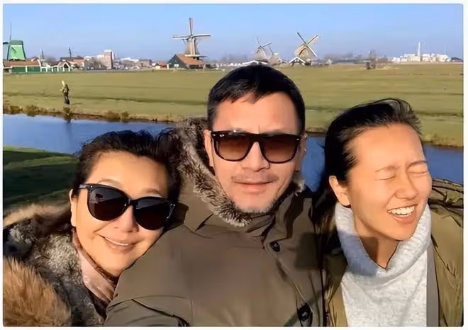 二婚後的江珊發福了,老公原來是熟悉的他,穿衛衣比高曙光帥多了