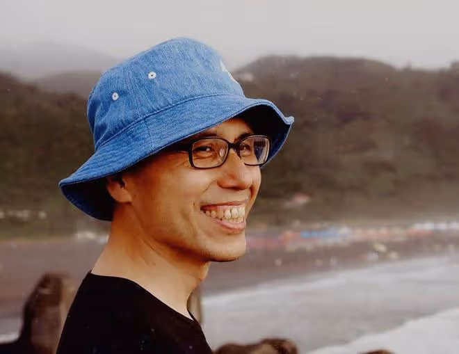 華語流行音樂導師何厚華因病去世，曾為李玟作詞，是孫耀威的恩師
