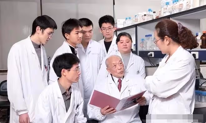 99歲「藥神」攻克白血病,放棄申請專利,藥價僅售11元拯救千萬人