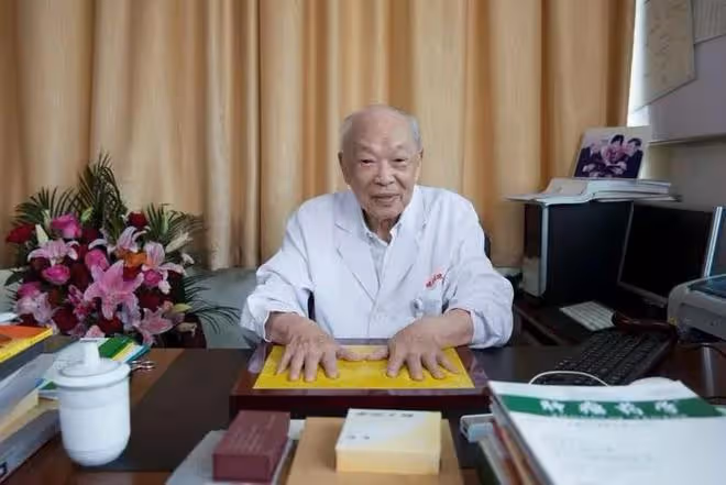 99歲「藥神」攻克白血病,放棄申請專利,藥價僅售11元拯救千萬人