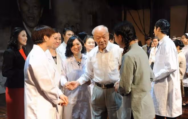 99歲「藥神」攻克白血病,放棄申請專利,藥價僅售11元拯救千萬人