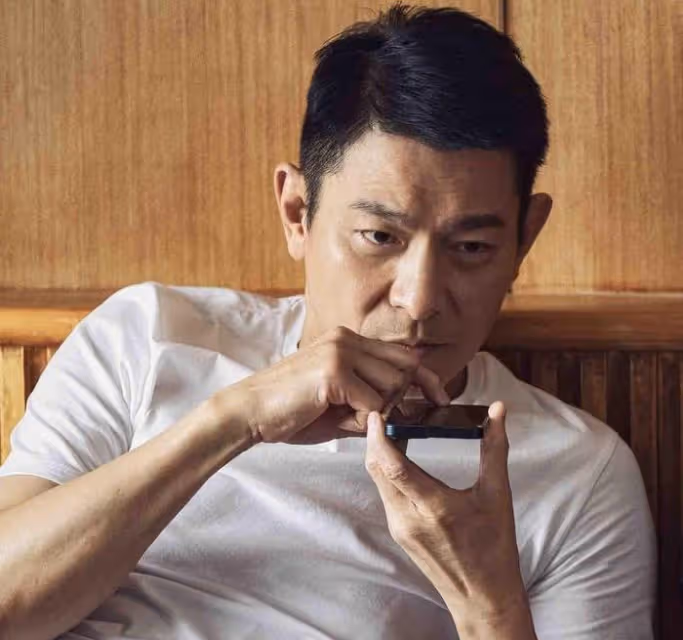 《紅毯先生》重新上映,日票房預測僅百萬,劉德華被嘲不如梁朝偉