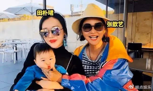 壕氣!田朴珺慶結婚紀念日,送豪車給老公!73歲王石激動擁抱嬌妻