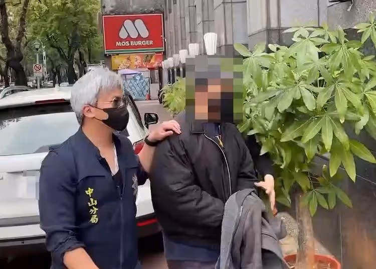 「PEETA葛格」上銬畫面曝光！擁77.3萬訂閱　健身房抽屜搜出大麻