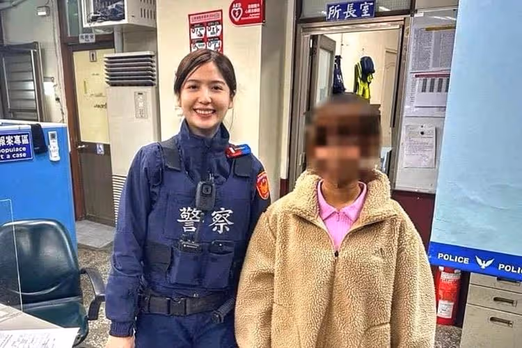 高雄正妹警好人好事曝光！甜美笑容誘網友全歪樓　跪求IG喊「我有罪」