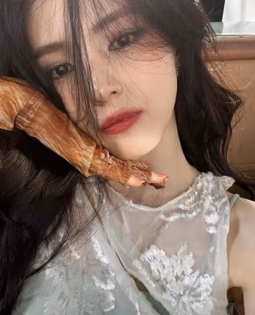 韓素希無懼小三風波，戀情曝光後心情大好，疑似倒追男方被罵翻