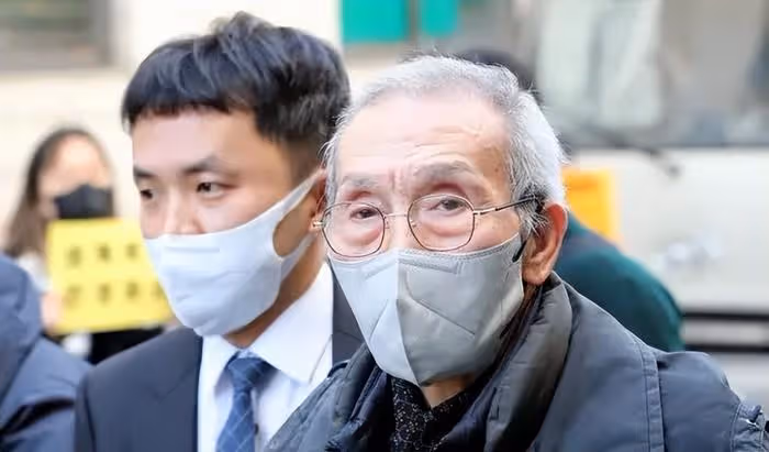 《魷魚遊戲》老爺爺性騷擾被判刑！強制猥褻劇團成員，本人仍抗議