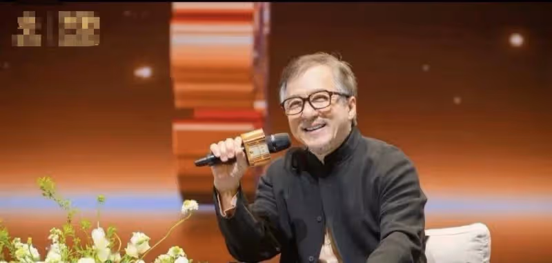 成龍杭州頂級豪宅內景曝光!裝修似豪華宮殿,用18k金打造天花板