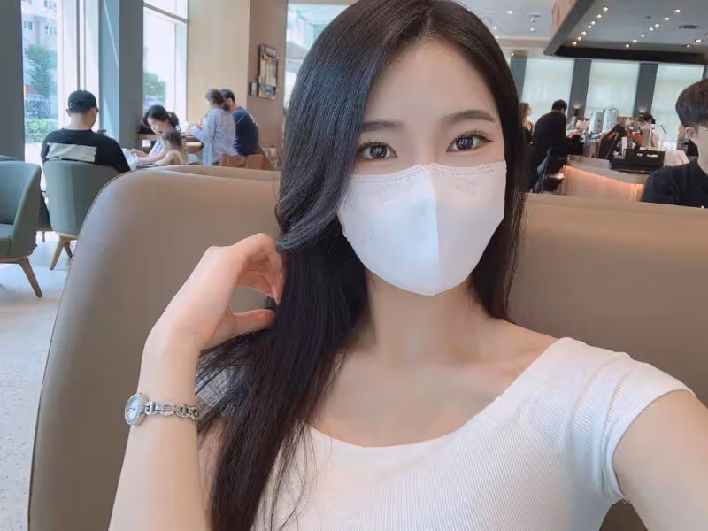 空姐擁有完美身材卻孤身一人,決定辭職投入健身與相親,尋找生命中的另一半