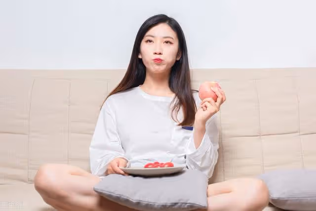 當年我懷孕「婆婆就嫌棄是女兒」！剛生時拜託她來幫忙她卻說「都市我住不習慣」以此為由拒絕來幫我們帶小孩…現在終於熬到孩子長大「她卻吵著要來住...