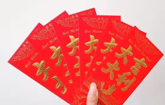 76歲老母親退休金8千，發壓歲錢2萬，惹來了不少麻煩，後悔莫及