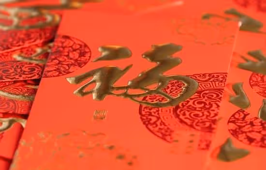 76歲老母親退休金8千,發壓歲錢2萬,惹來了不少麻煩,後悔莫及