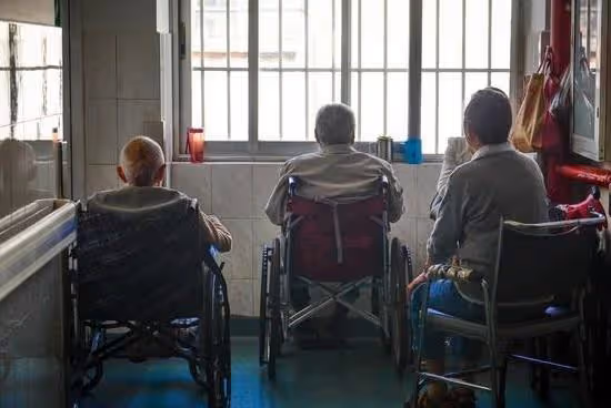 52歲阿姨:過年丈夫不去娘家送禮,不久就後悔莫及,讓我刮目相看