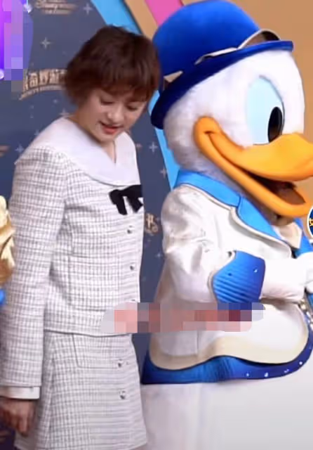 孫儷同框周迅輸慘!學鞏俐裸妝無氣色無氣場,周迅塗紅唇驚艷四座