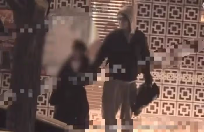 孫怡深陷小三風波,董子健帶女兒聚餐曝光,網友質疑被拉來擋槍