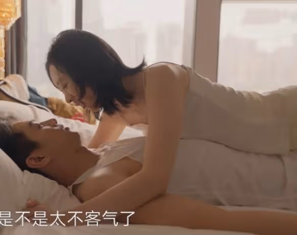 這一次,被勒出贅肉的童瑤,把她的「中年尷尬」展現得淋漓盡致