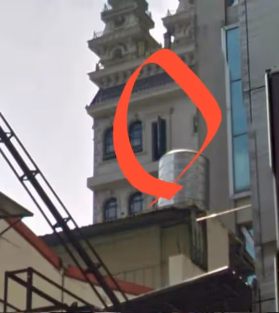 怪到登外媒！桃園驚見「高挑巴洛克式建築」座落大廈旁　知情人曝「這家背景很硬」屋主說話了