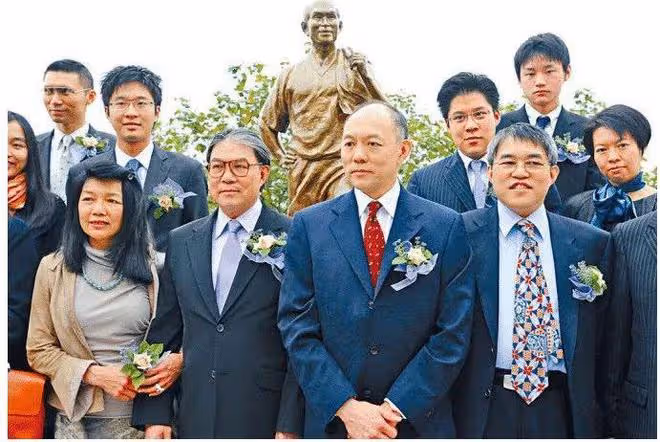 原來郭晶晶真是「下嫁」，霍啟剛名下恐無資產，一家5口領生活費