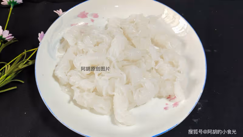 木耳和它天生一對!吃出一份「滑腸好菜」,營養高纖維又飽腹,清涼爽口不怕胖