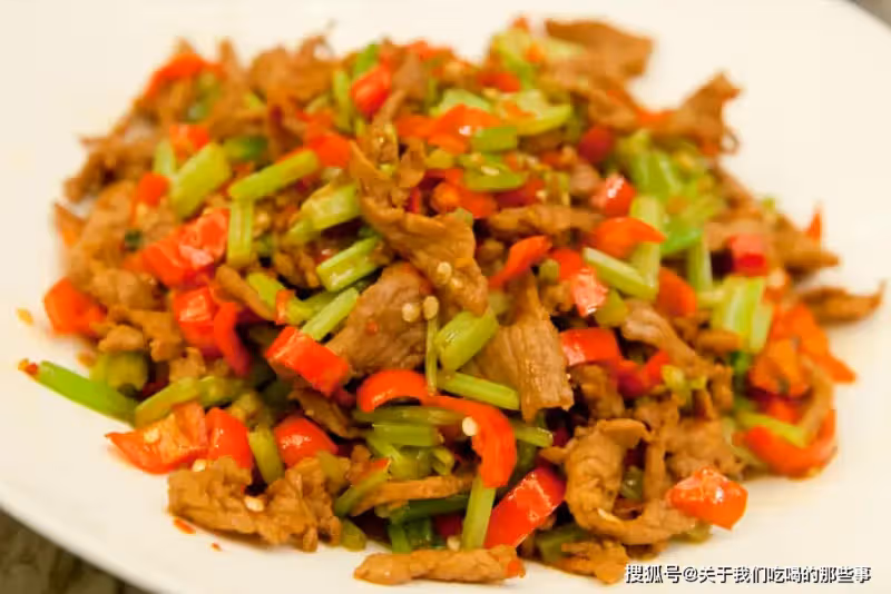 飯店的炒牛肉為啥好吃?大廚教你3個技巧,牛肉滑嫩入味,超下飯