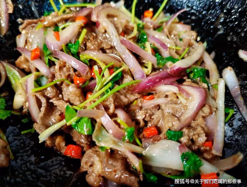 飯店的炒牛肉為啥好吃?大廚教你3個技巧,牛肉滑嫩入味,超下飯