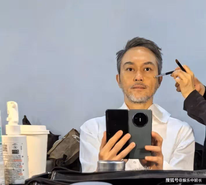 香港男神老了!15位男星白髮照,成龍一夜蒼老,劉德華也逃不過
