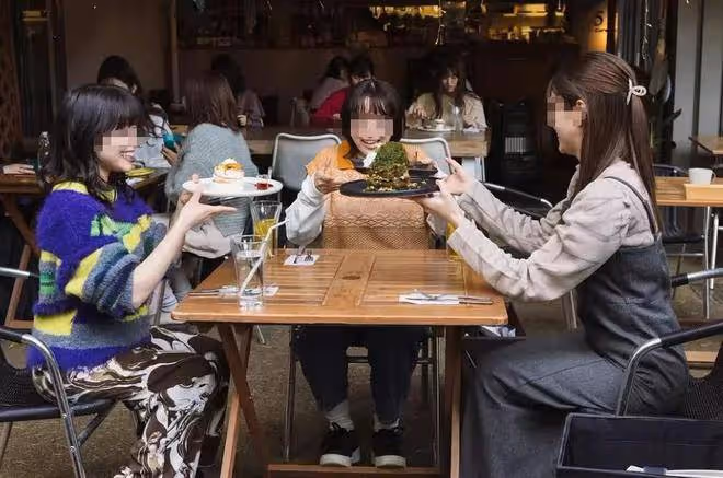 戀愛體驗館打「擦邊球」,價格越高尺度越大,找年輕女孩提供服務