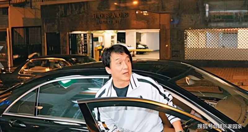 成龍老到認不出,身家豐厚卻自曝還債,細看資產,才明白他的格局