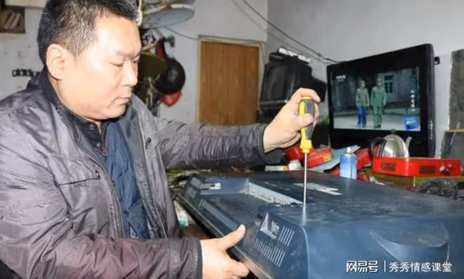 那年在農村維修電器，幫嫂子修電視機，她說：我把我妹介紹給你