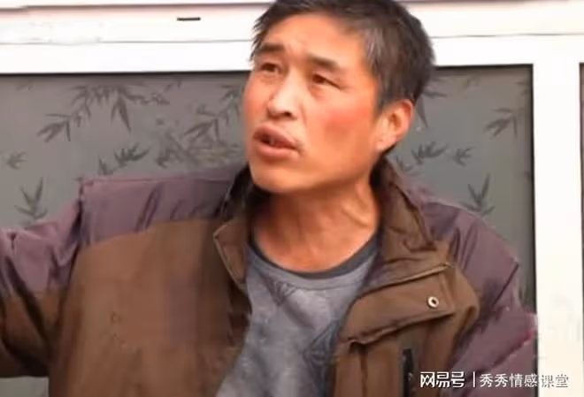 弟弟保管父親退休金，照顧父母生活，看到父親工資卡餘額我驚呆了