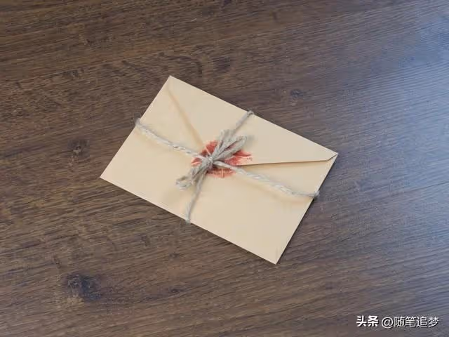 叔叔做生意賺大錢父親也很以他為榮！母親罹癌時爸爸去借醫藥費「叔叔卻說他沒錢」後來媽媽走了… 爸爸因此「6年不肯跟叔叔說話」！直到我結婚時「叔叔送來一封信」爸爸流下男兒淚  終於解開當年的謎題