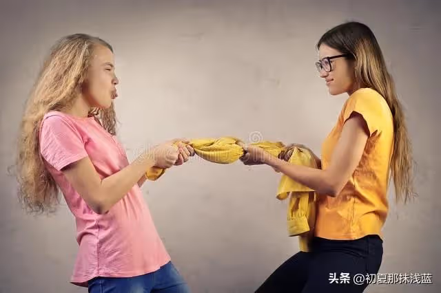 我和老公肯吃苦賺的比較多，大哥大嫂一直很眼紅… 過年我「給姪子姪女一人包6000」大嫂竟嫌少：賺那麼多還那麼小氣！ 我當場就回嘴「隔天婆婆開口了」…