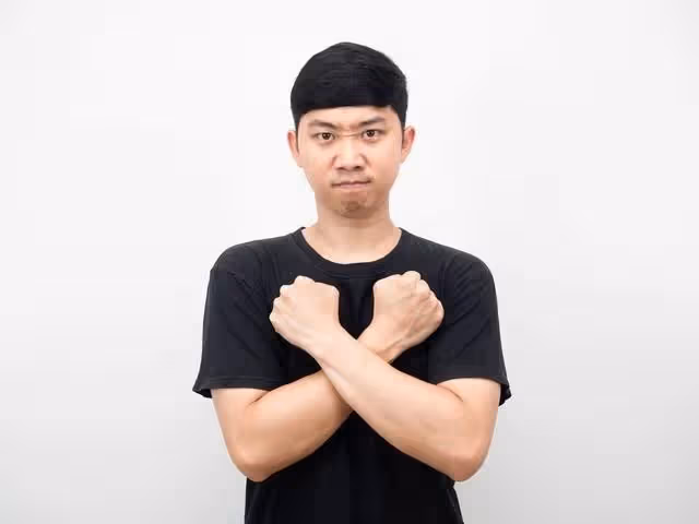 為了生兒子，18年前我出軌了，瞞著妻子「讓小情人為我生下2兒子」，買車買房照顧他們，直到兒子生日會上「出現一個男人」全世界崩潰了