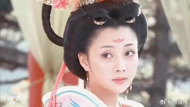 她是沈騰初戀,前夫受賄入獄,前男友砍傷李小冉男友,如今43歲無人敢