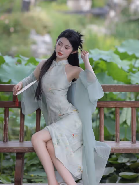 御姐穿搭NO.10丨"揭秘!長腿御姐的秘密武器:新中式旗袍,你敢嘗試嗎?