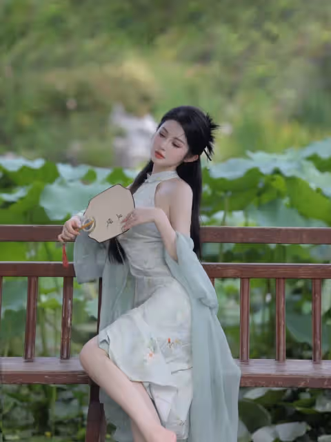 御姐穿搭NO.10丨"揭秘!長腿御姐的秘密武器:新中式旗袍,你敢嘗試嗎?