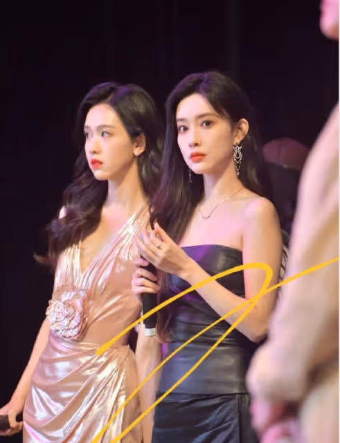 孟子義陳都靈驚艷同框！她們膚白貌美身材曼妙性感撩人