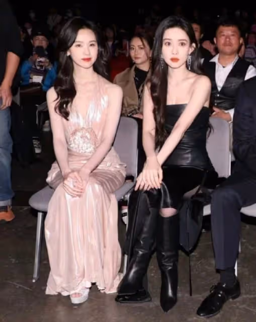 孟子義陳都靈驚艷同框！她們膚白貌美身材曼妙性感撩人