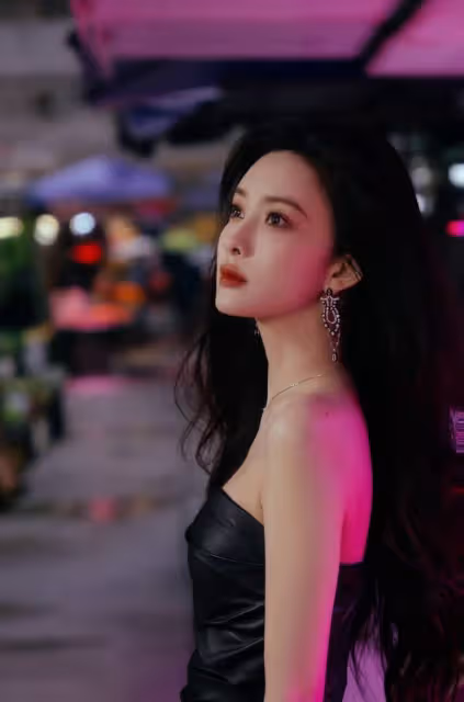 孟子義陳都靈驚艷同框！她們膚白貌美身材曼妙性感撩人