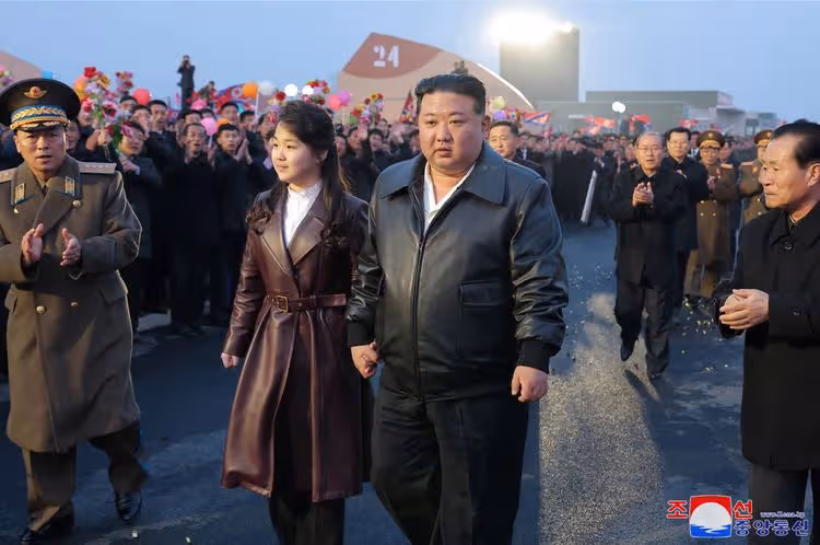 北韓官媒稱金主愛「偉大領導人」　暗示她是金正恩接班人