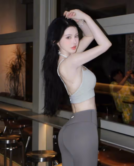 永遠喜歡顯身材的衣服,身邊的瑜伽服