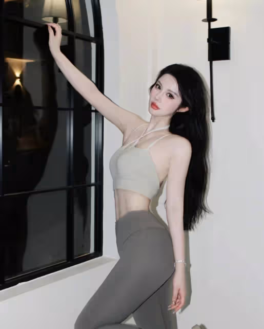 永遠喜歡顯身材的衣服,身邊的瑜伽服