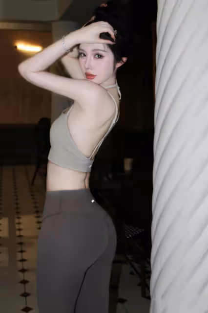 永遠喜歡顯身材的衣服,身邊的瑜伽服