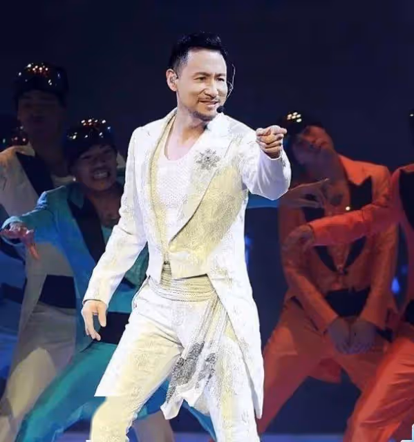 醫學奇蹟，香港歌神火線復出，上海繼續開唱，歌神變戰神