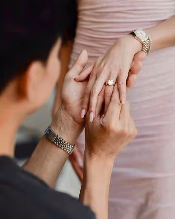 「孔子第76代孫」孔令奇求婚成功！　4克拉巨鑽套牢：再次相信愛情