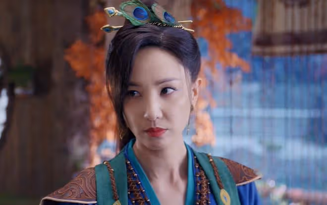 《烈焰》心月葵奪走親爹的預言之眼,男女通吃,愛孔雀又愛上黑瓏