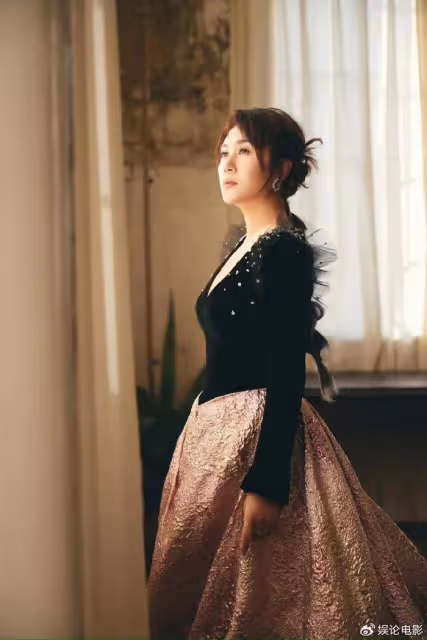百億票房第一女演員馬麗,折扣區買衣服?