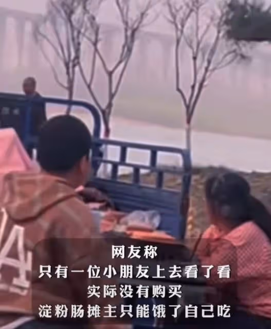 315晚會後：小攤上的澱粉腸沒人買，東方甄選退款了，古茗遭抵制